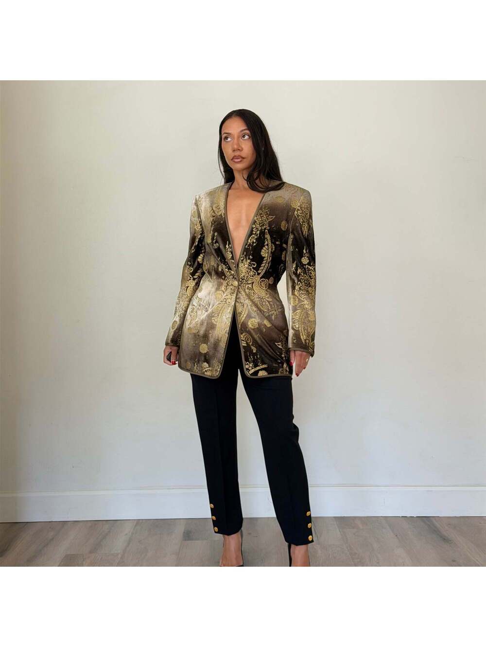 Escada - Picture 4 of 9